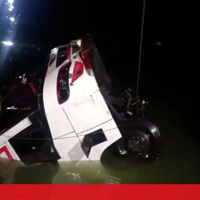 Autocarro despista-se e cai ao rio no Bangladesh; há pelo menos 18 mortos