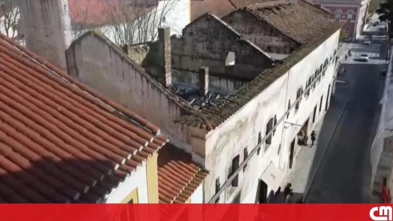 Edifício do Ministério das Finanças, da cidade que se prepara para ser a capital europeia da cultura, está há mais de uma década abandonado.