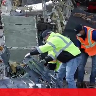 LaGuardia: destroços a remover após acidente entre camião dos bombeiros e avião
