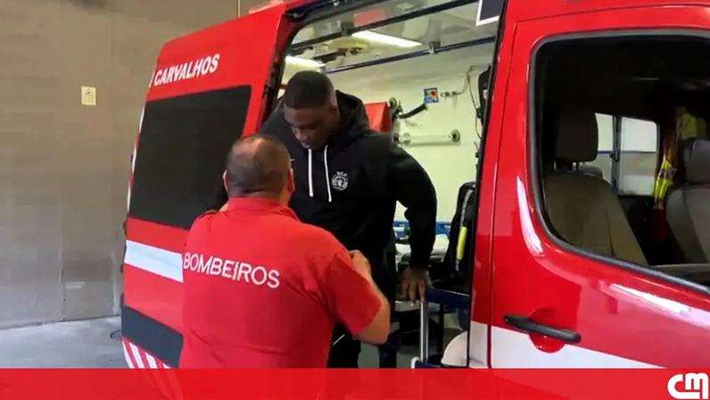 O momento em que Moga recebe assistência na ambulância no Dragão Arena