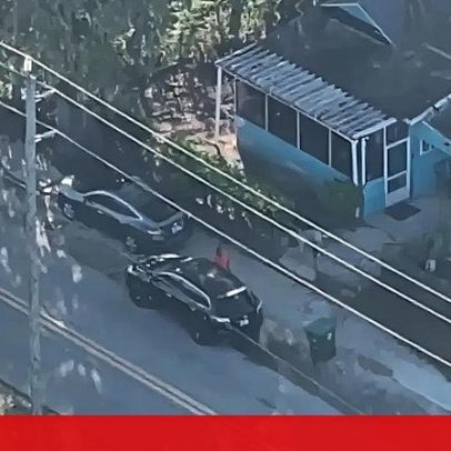 Comprador na Flórida lança saco de cocaína pela janela ao ver a polícia