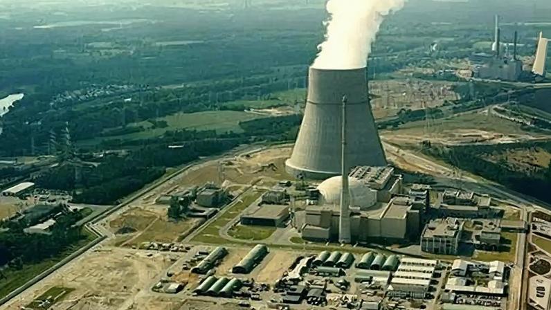 Ataque de Israel e EUA atinge central petroquímica iraniana sem fuga de substâncias perigosas