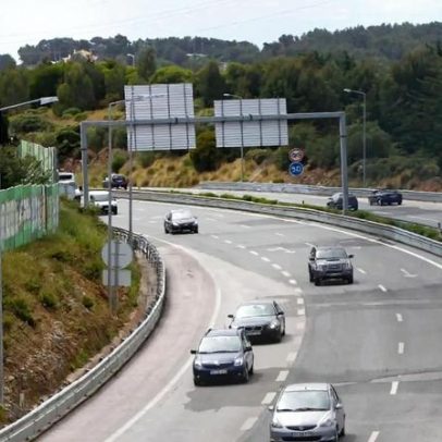A5 cortada em Alvide após colisão entre dois carros