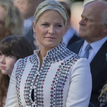 Mette-Marit fala sobre Epstein: conduta com ela foi desconfortável