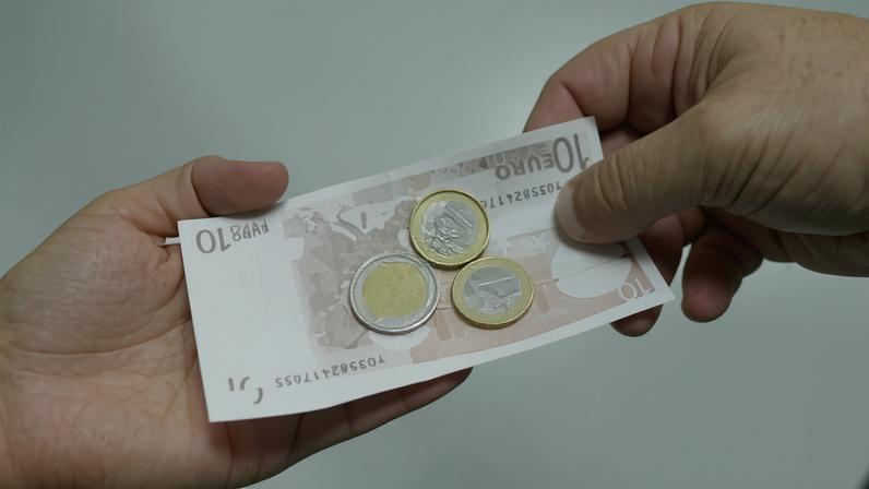 Taxa de poupança das famílias recua para 12,1% em 2025