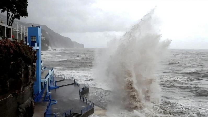 Agitação marítima no Funchal