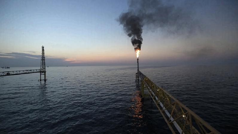 Capital do Irão raciona abastecimento de combustível após ataques