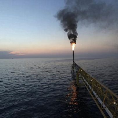 Brent sobe 8% após ataques dos EUA e de Israel ao Irão