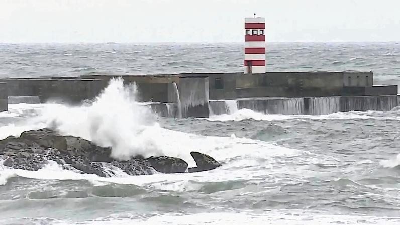 Três barras marítimas encerradas e uma condicionada em Portugal