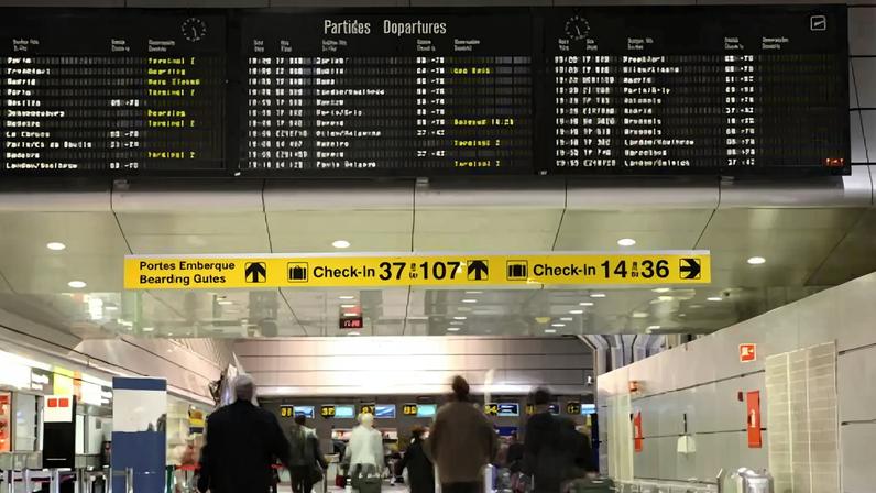 Sistema de controlo de fronteiras voltou a funcionar no aeroporto de Lisboa após suspensão