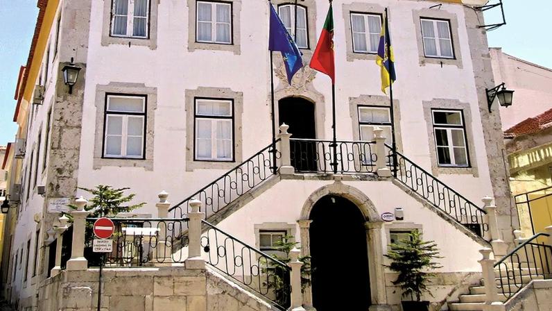 Taxas para ossários em Almada sobem mais de 10 vezes