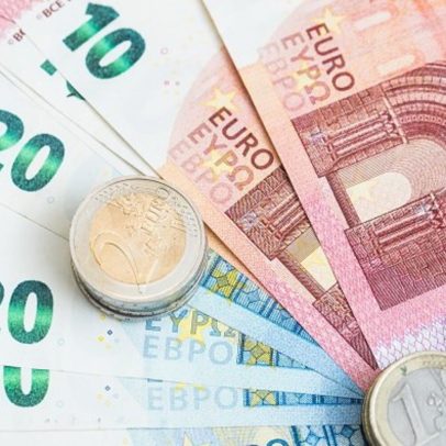 Euro sobe pela segunda sessão e fixa-se em 1,15 dólares