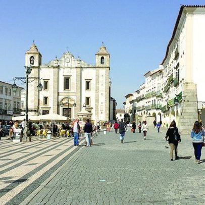 Évora_27 procura 18 artistas-mediadores para projeto A Nossa Voz com alunos