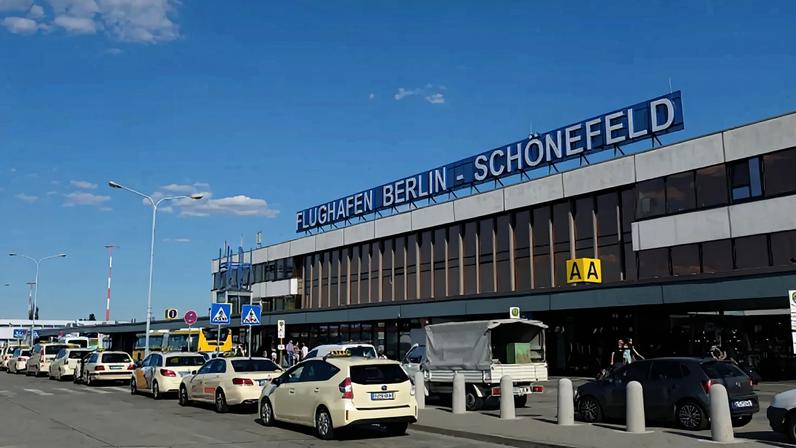 Voos no aeroporto de Berlim suspensos por novo objeto voador não identificado