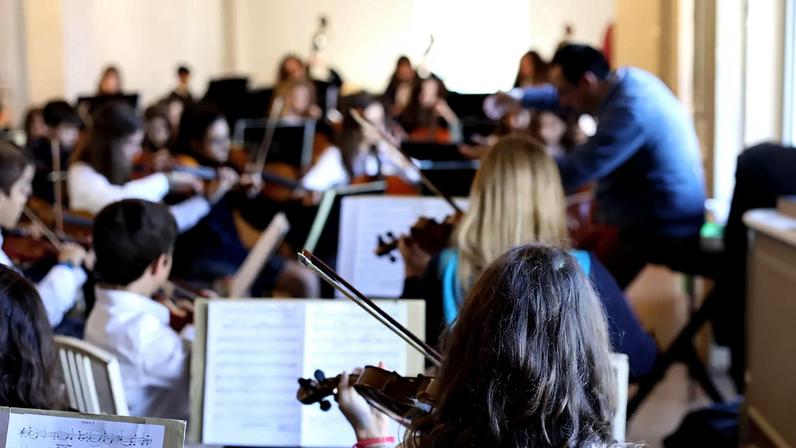 Escolas artísticas protestam por maior apoio financeiro do Estado