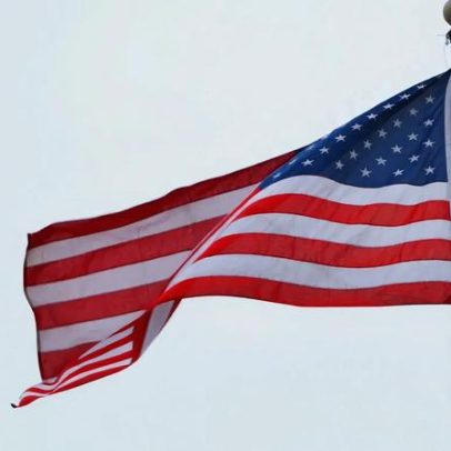 Coluna de fumo surge no topo da embaixada dos EUA no Kuwait