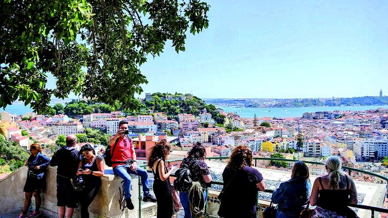 Turismo estima receber 34 milhões de hóspedes e 7 mil milhões de euros em proveitos em 2026