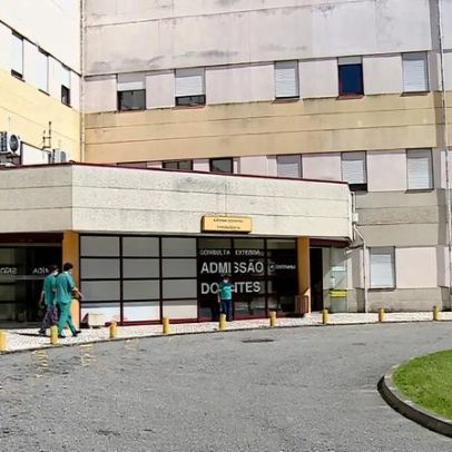 Dois feridos graves após colisão entre dois carros em Santa Maria da Feira