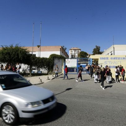 Dois jovens agredidos por 20 indivíduos à porta de escola em Monte Abraão