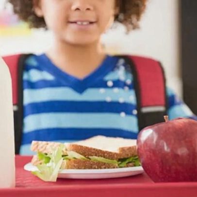 Colégios mistos mantêm cantina igual para todos mesmo com pouco dinheiro