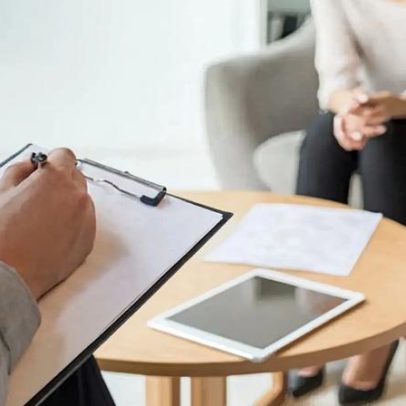 Psicólogos e técnicos permanecem nas escolas à espera do concurso prometido