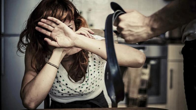 Petição com 200 mil assinaturas entregue na AR para tornar violação crime público