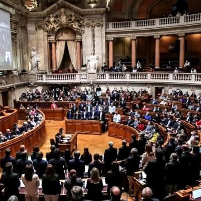 Lay-off pago a 100% aprovado após tempestades, com votos contra de PSD e IL