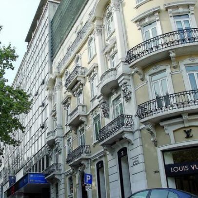 Grupo Louis Vuitton sob suspeita em Itália por promover cosméticos a menores