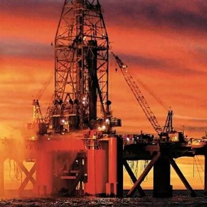 Barril de Brent sobe 55% após o primeiro mês de guerra
