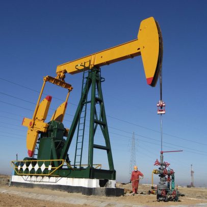 Preço do Brent cai ligeiramente, fica próximo de 100 dólares por barril