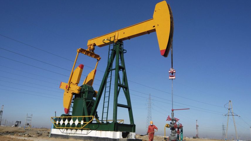 Preço do Brent cai ligeiramente, fica próximo de 100 dólares por barril