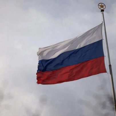 Navio da frota fantasma russa afunda no Mediterrâneo após incêndio