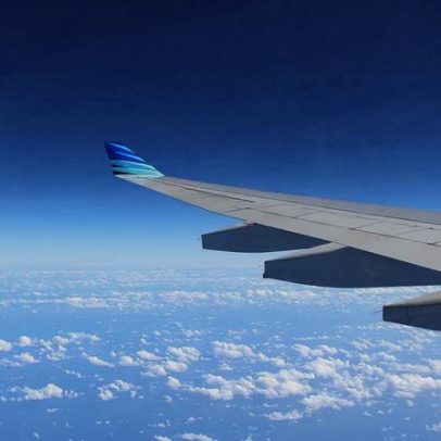 Agências estimam 500 a 1.000 viajantes retidos por conflito no Irão