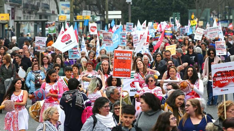 Mulheres manifestam-se em várias cidades do País por igualdade, dignidade e salários