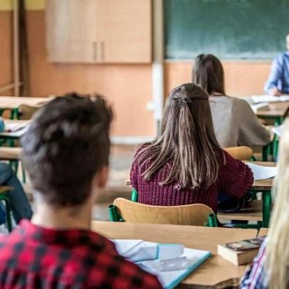 40 mil alunos ficaram sem professor no segundo período