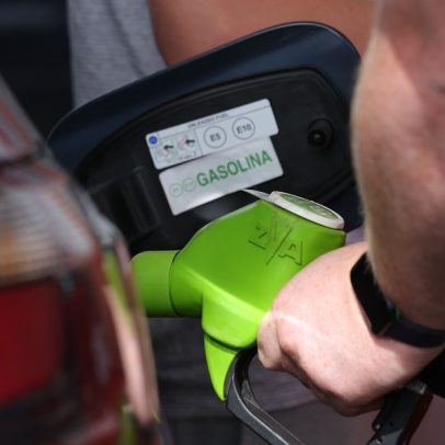 Preço do gasóleo aproxima-se de 2 euros após subida das cotações