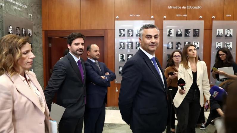 Ministro propõe acabar com contratações de escola