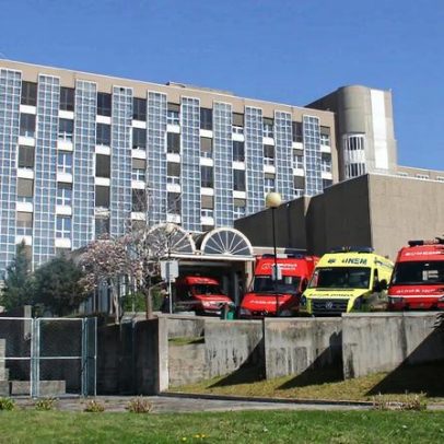 Motard sem carta foge após derrubar mulher a quem dava boleia