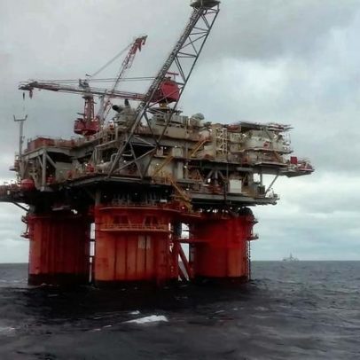 Preço do petróleo Brent cai para 96 dólares