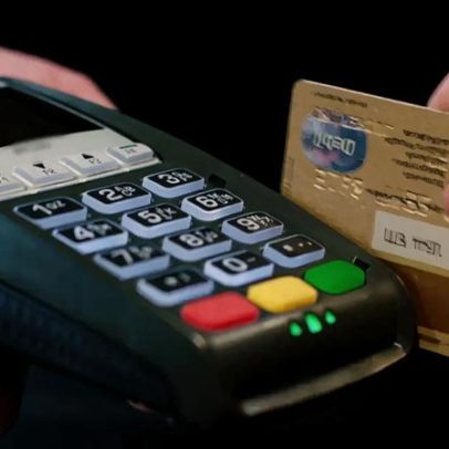 Metade dos consumidores cita custo de vida como motivo de dívidas