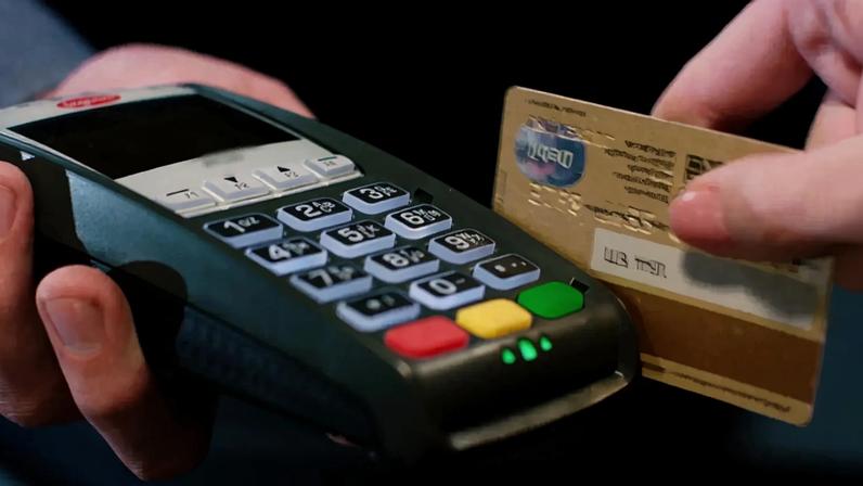 Metade dos consumidores cita custo de vida como motivo de dívidas