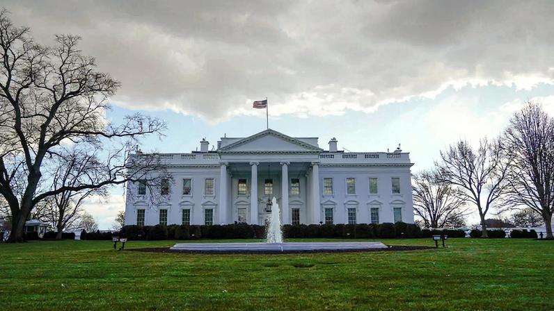 Juiz dos EUA proíbe salão de baile da Casa Branca sem aprovação do Congresso