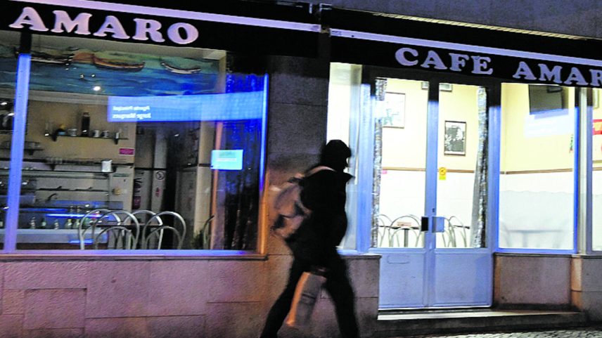 O disparo ocorreu no Café Amaro, na Nazaré, que foi encerrado após a tragédia