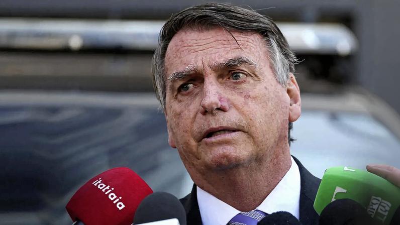 Bolsonaro apresenta insuficiência renal e permanece em cuidados intensivos