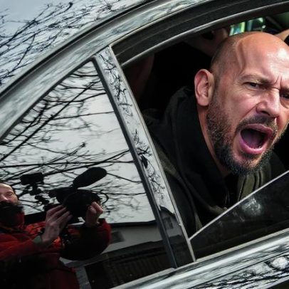 Andrew Tate publica mensagens racistas e anti-ocidentais durante visita a Hong Kong