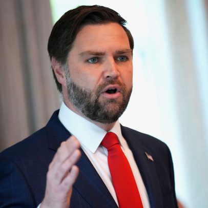 Avião de JD Vance no aeroporto Francisco Sá Carneiro parte às 13h00 para a Macedónia