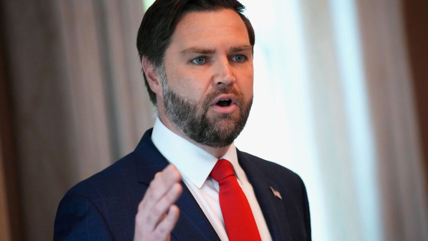 Avião de JD Vance faz aterra no Porto antes de seguir para a Macedónia