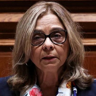 Ministra lamenta greve de enfermeiros enquanto negociações prosseguem