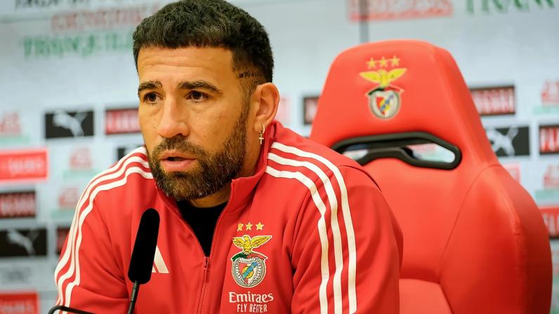 Otamendi, aos 38 anos, mantém a confiança total do treinador José Mourinho