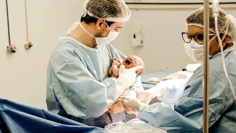 Autarcas entregam 12 mil assinaturas para manter urgência obstétrica em Xira